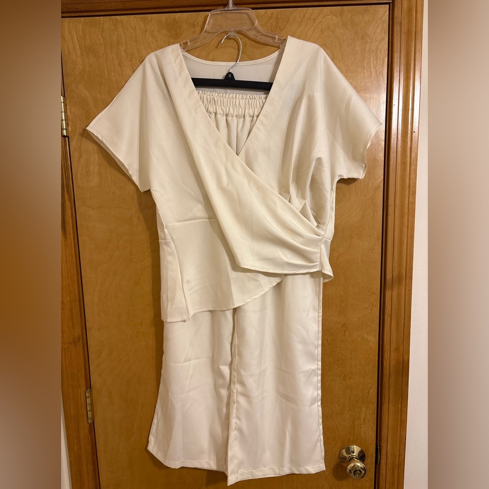 Women’s Cream Set